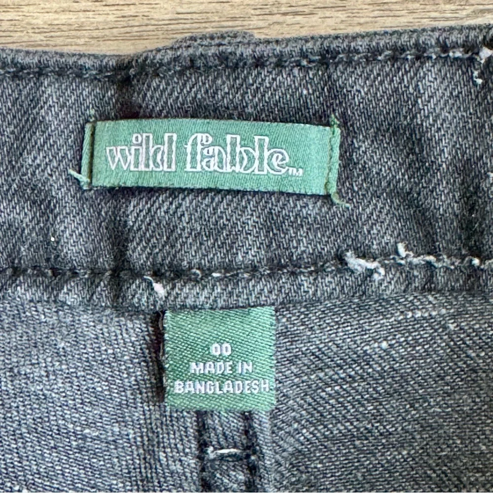 Wild Fable Size 00 High‎ Rise Distressed Straight Leg Jeans Black